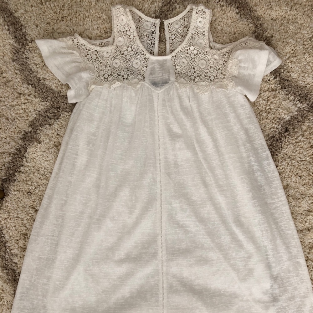 Versona Doe & Rae White Cold Shoulder Dress